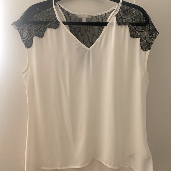 Banana Republic Tops - 🥳 Host Pick🎉 BR Cream shell with lace detailing